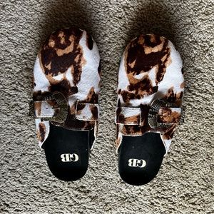 NWOT Gianni Bini Slip-On Cow Print Cow Hide Calf Hair Buckle Detail Mule Clogs